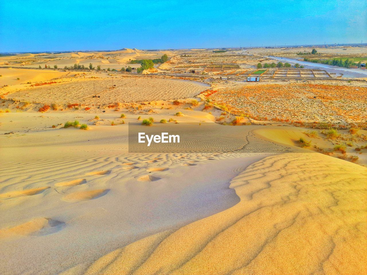 SCENIC VIEW OF DESERT AGAINST SKY