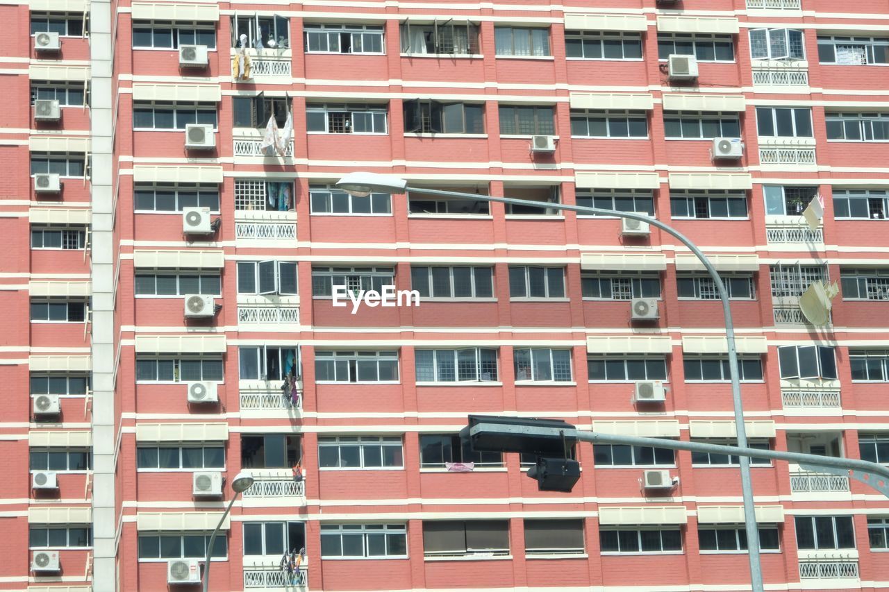 FULL FRAME SHOT OF BUILDING