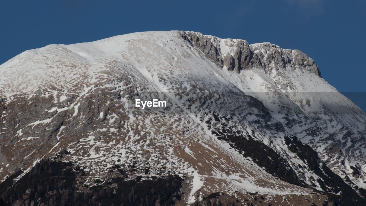SCENIC VIEW OF SNOW COVERED MOUNTAIN AGAINST SKY