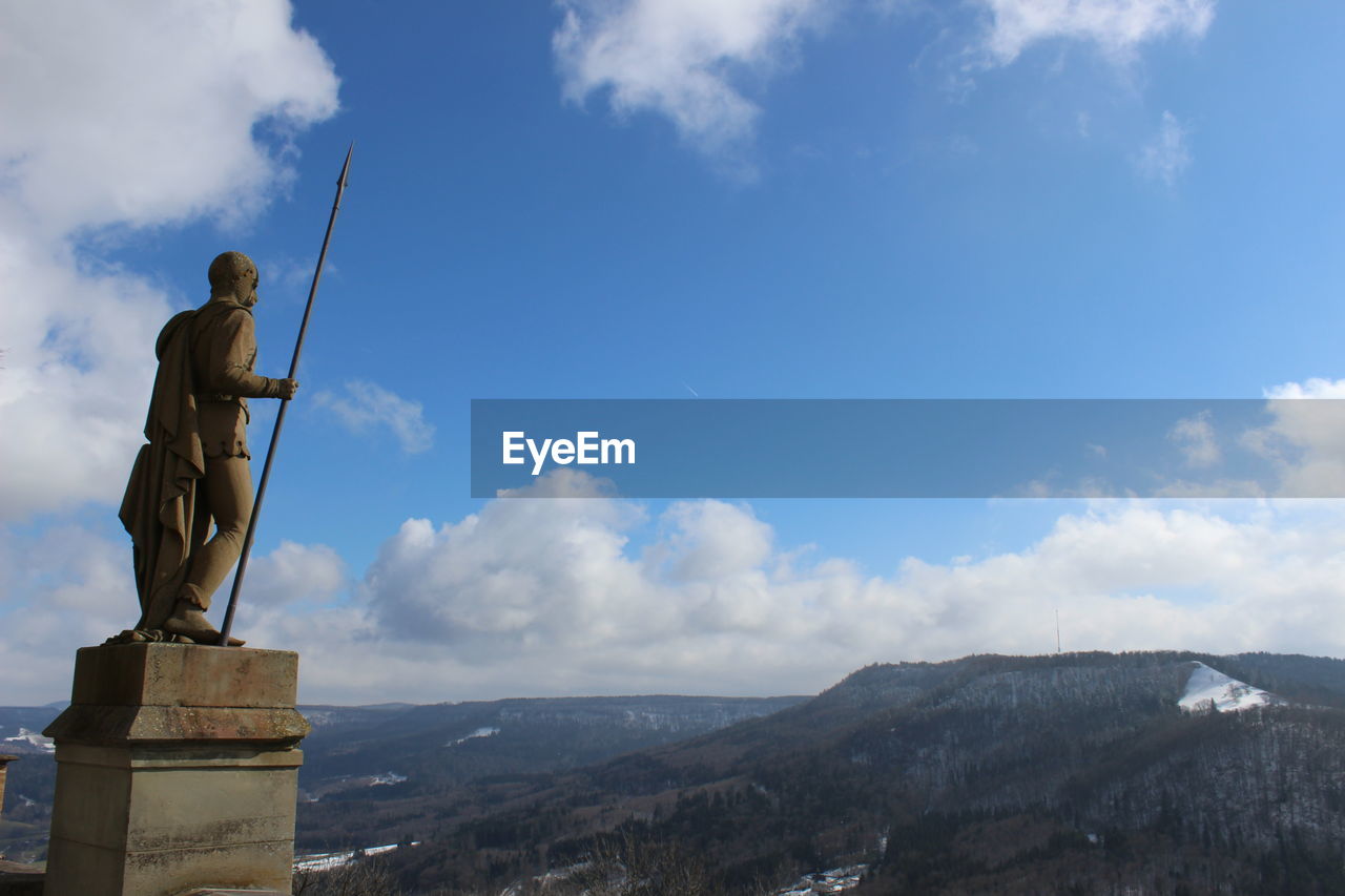 Statue against sky