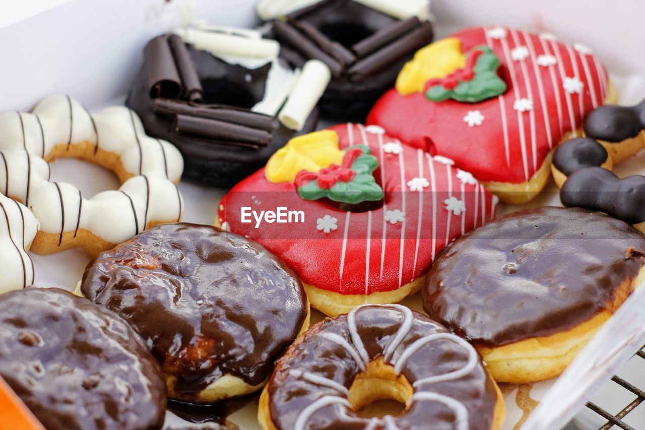 CLOSE-UP OF FOOD ON TABLE