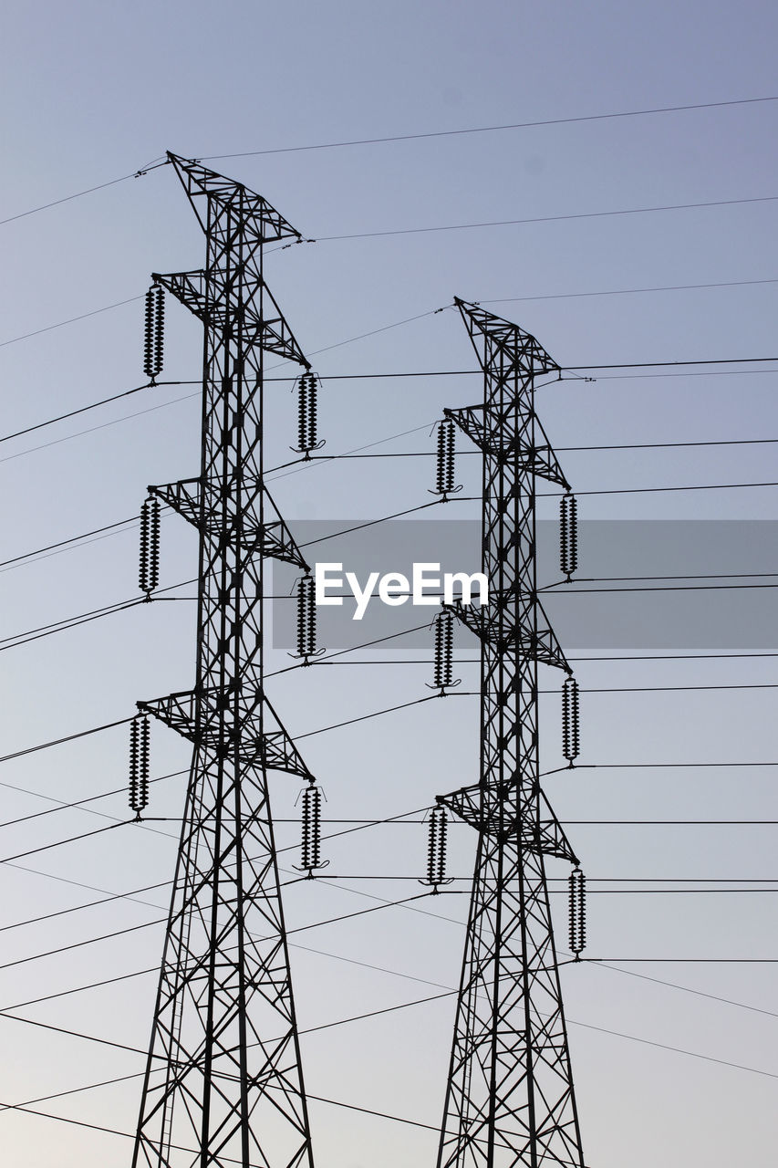 LOW ANGLE VIEW OF SILHOUETTE ELECTRICITY PYLON AGAINST CLEAR SKY