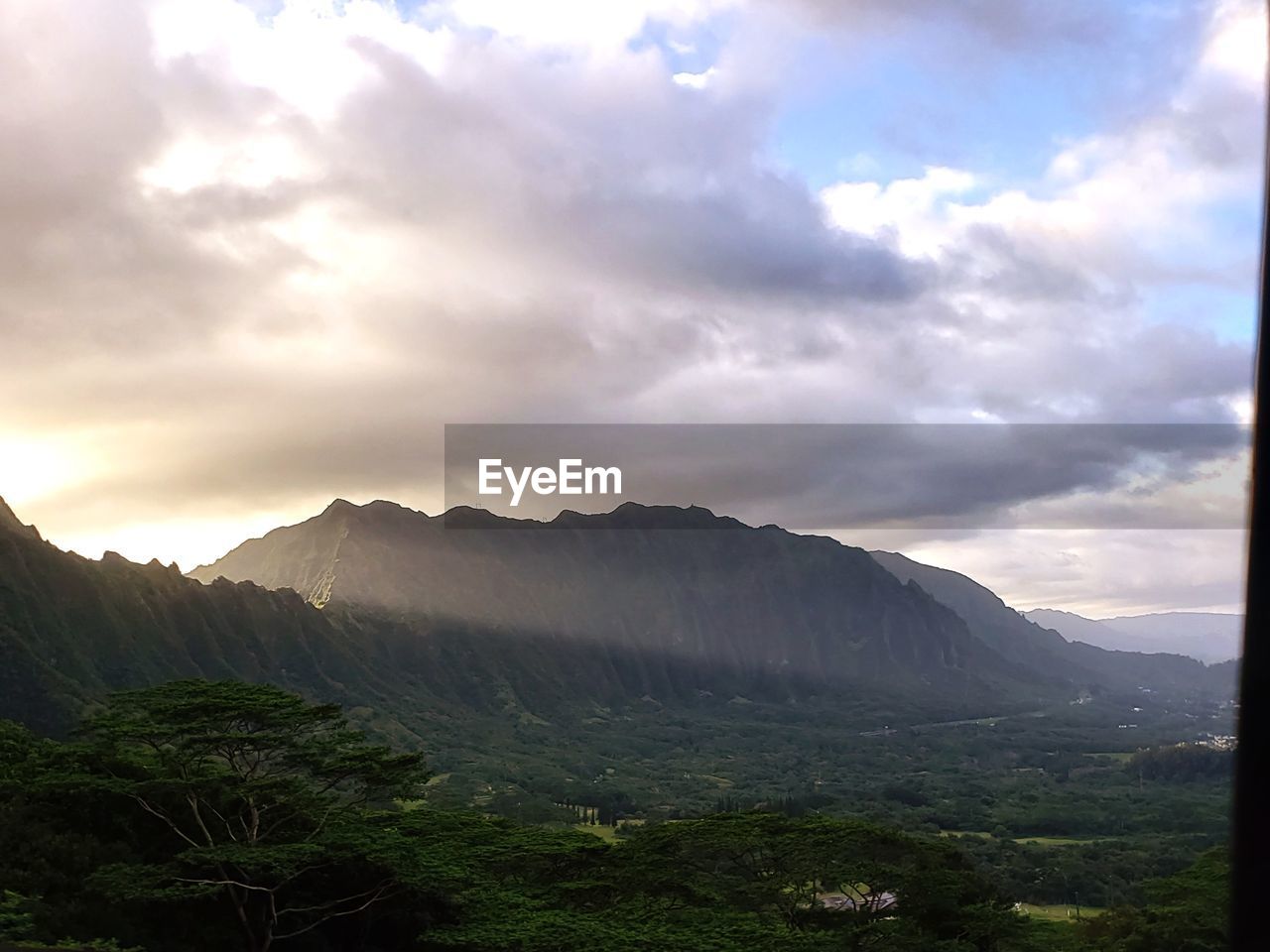 SCENIC VIEW OF MOUNTAIN AGAINST SKY