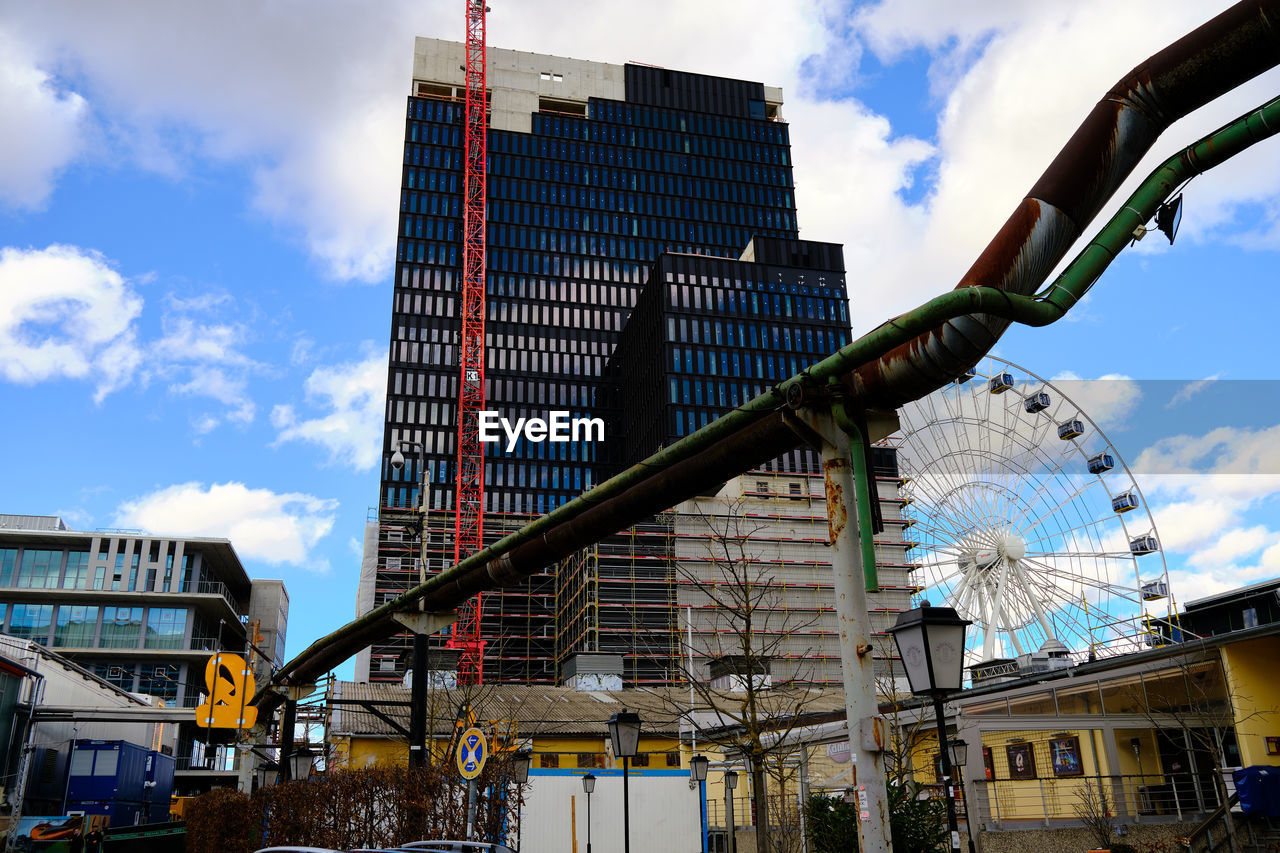 LOW ANGLE VIEW OF BUILDINGS AGAINST SKY