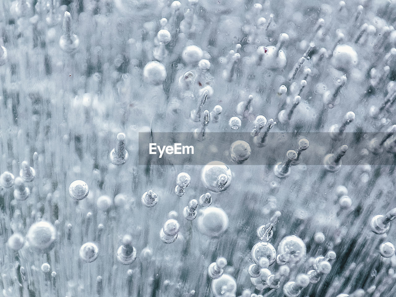 water, backgrounds, close-up, no people, bubble, full frame, liquid bubble, drop, freezing, nature, wet, transparent, black and white, pattern, freshness, fragility, indoors, purity, macro photography, frost, selective focus, day, soap sud, window, glass, monochrome