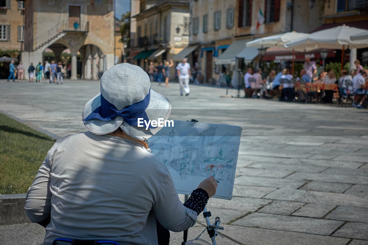 REAR VIEW OF MAN AND WOMAN ON STREET