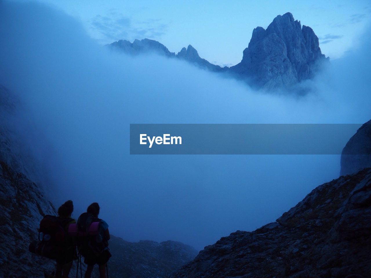 PANORAMIC VIEW OF MOUNTAINS AGAINST SKY