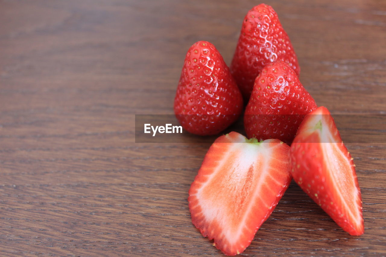 CLOSE-UP OF STRAWBERRIES