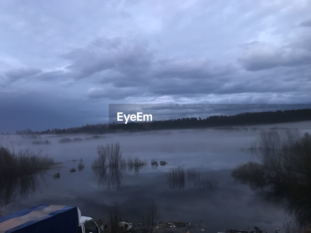 IDYLLIC SHOT OF LAKE AGAINST SKY