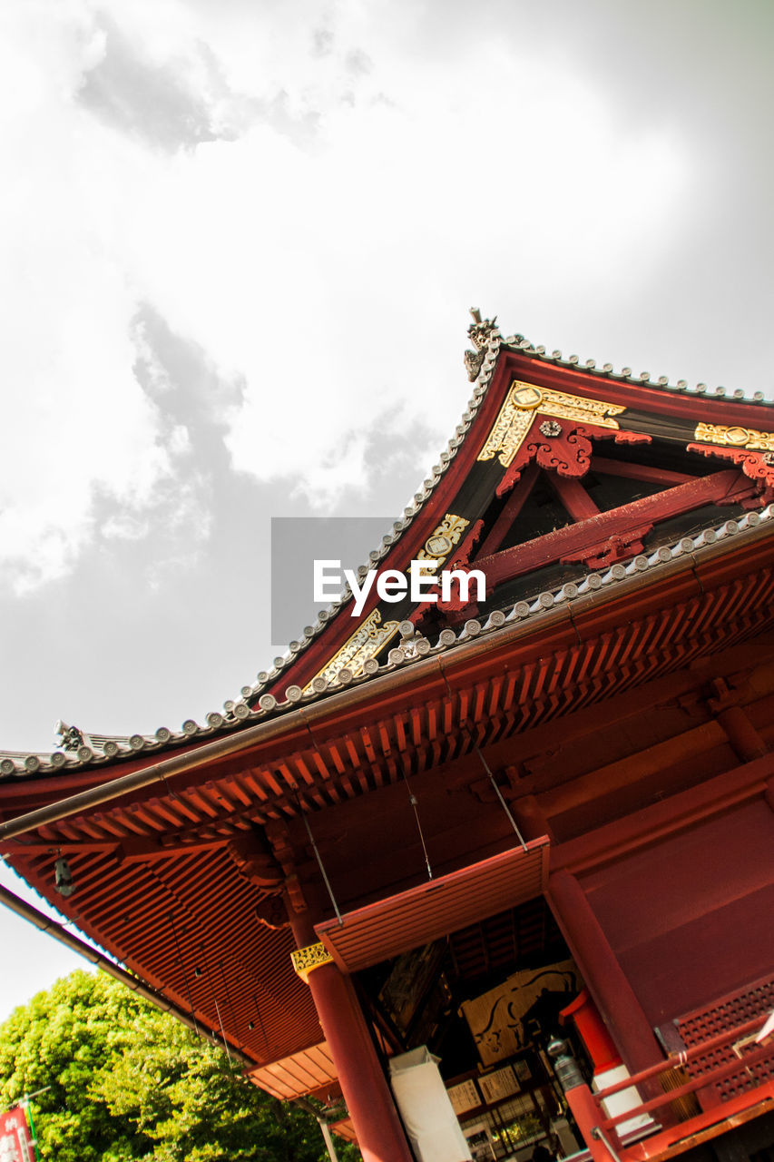 LOW ANGLE VIEW OF TEMPLE AGAINST SKY