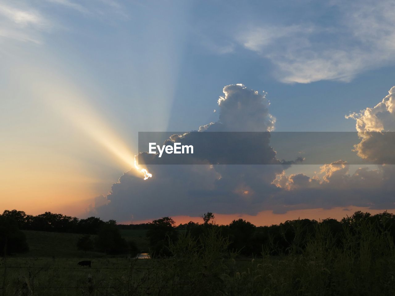 SCENIC VIEW OF LANDSCAPE AGAINST SKY AT SUNSET