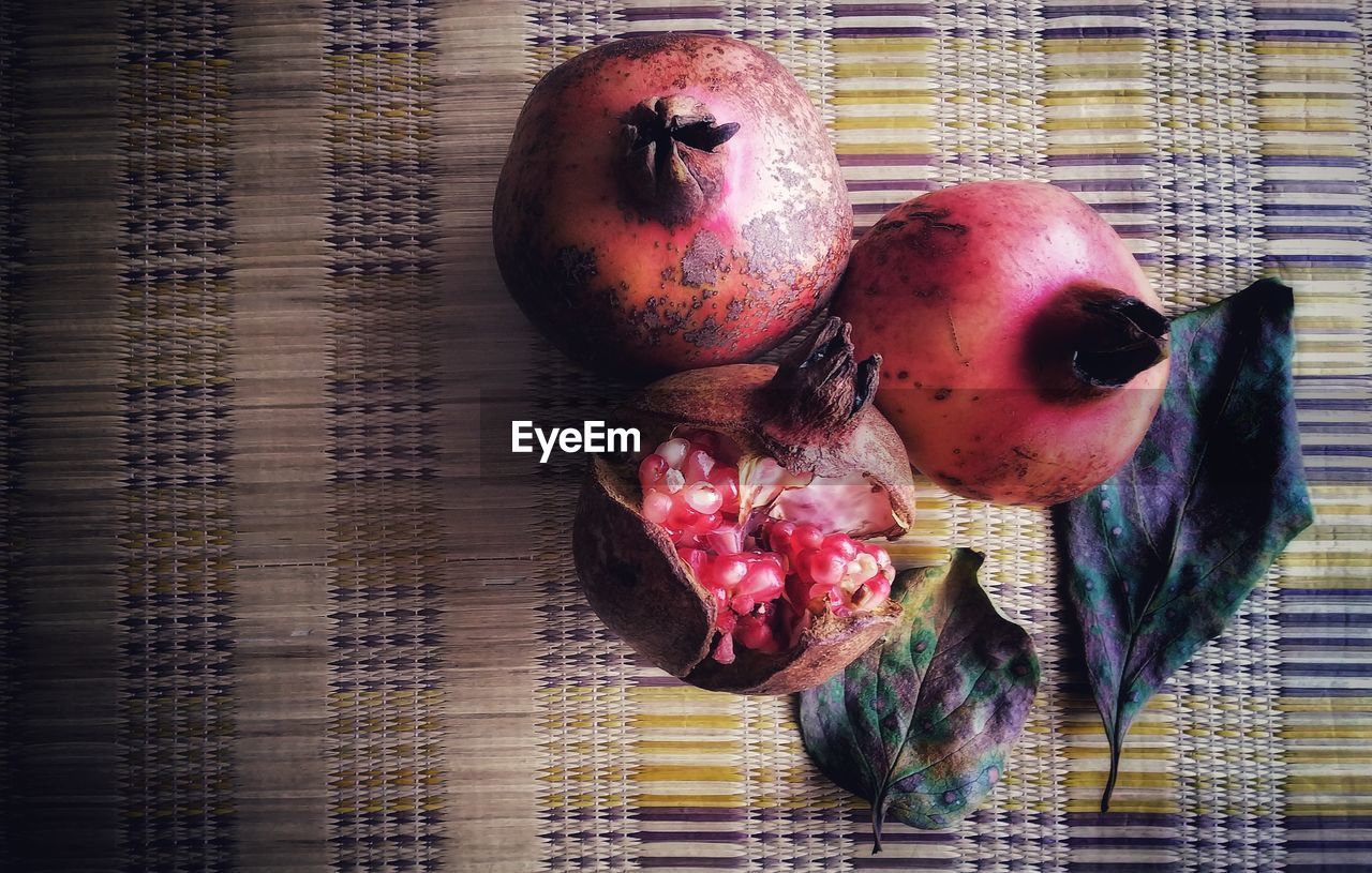 HIGH ANGLE VIEW OF FRUITS IN PLATE ON TABLE