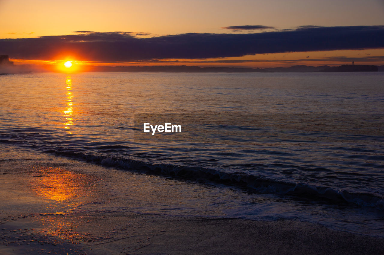 SCENIC VIEW OF SEA AGAINST ROMANTIC SKY