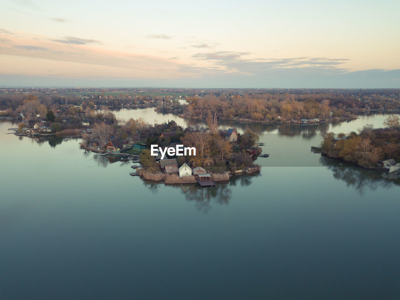 HIGH ANGLE VIEW OF SEA BY CITY AGAINST SKY