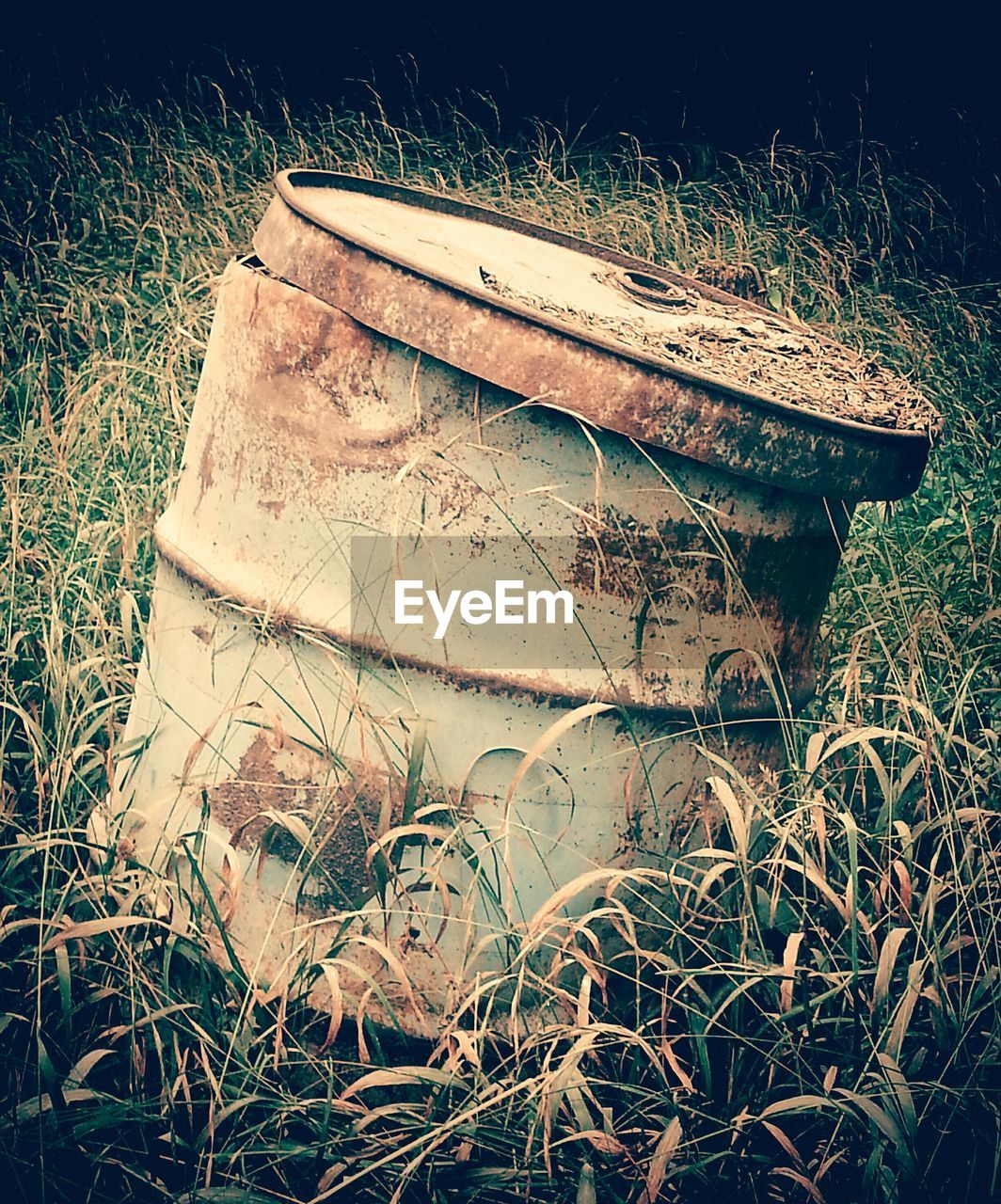 CLOSE-UP OF OLD ABANDONED HOUSE