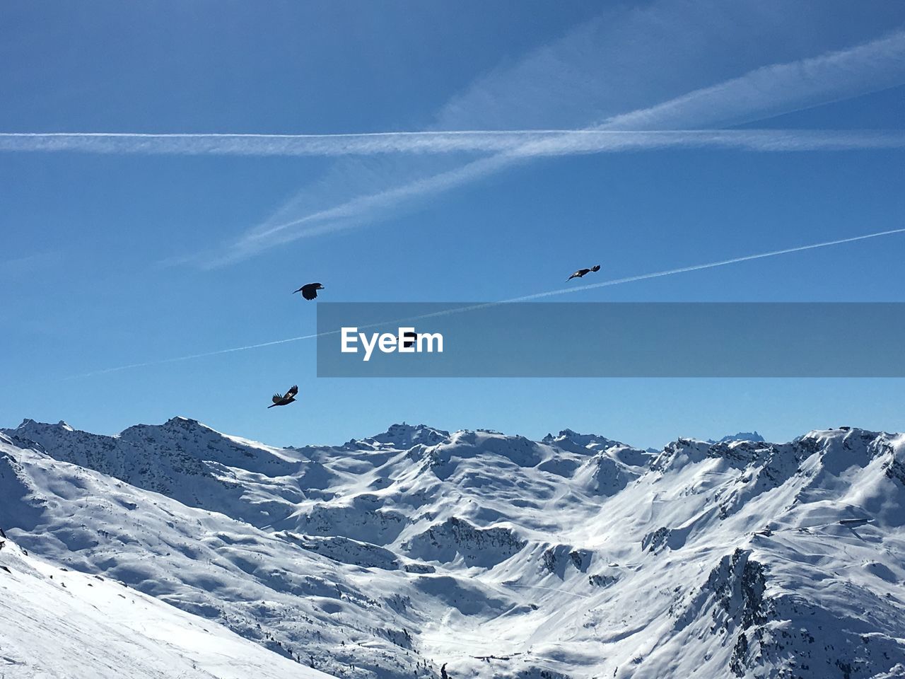 LOW ANGLE VIEW OF MOUNTAIN RANGE AGAINST SKY