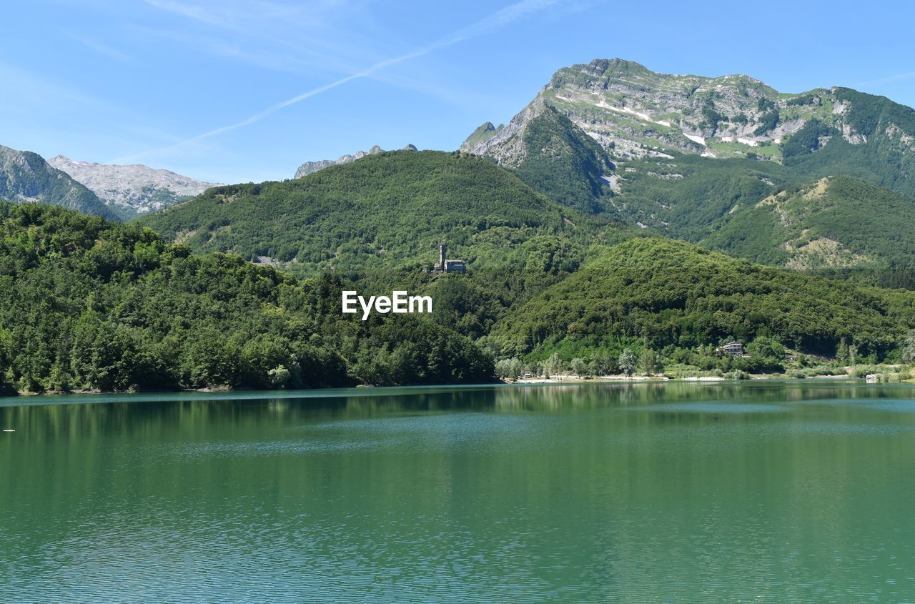 SCENIC VIEW OF LAKE AGAINST MOUNTAIN RANGE