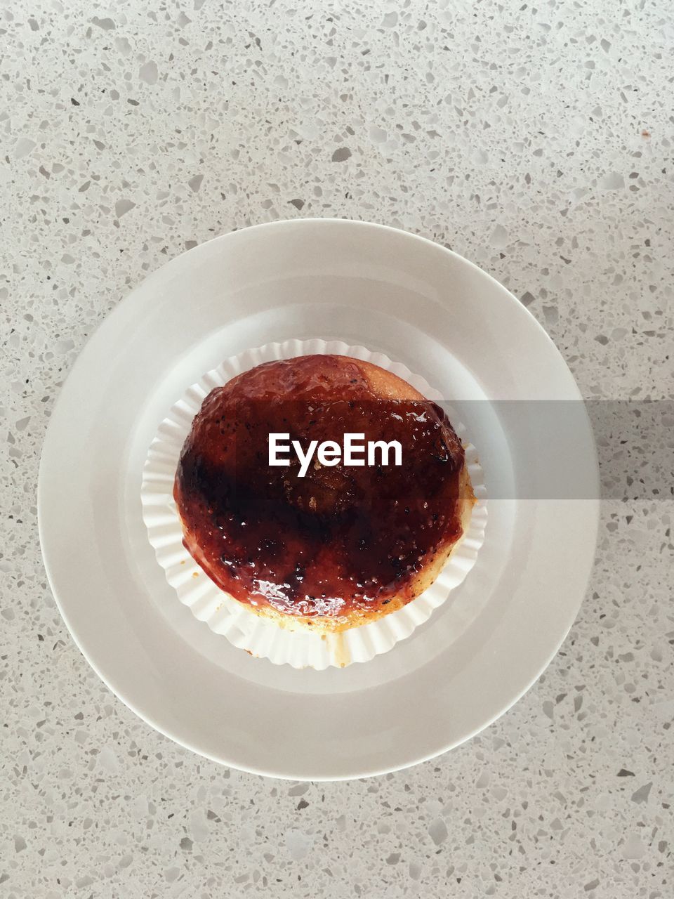 HIGH ANGLE VIEW OF DESSERT ON TABLE