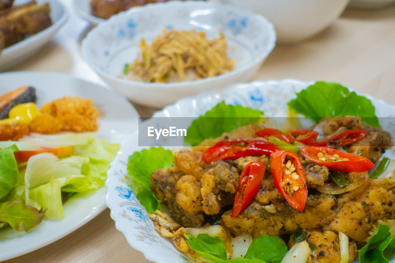 HIGH ANGLE VIEW OF MEAL SERVED IN PLATE