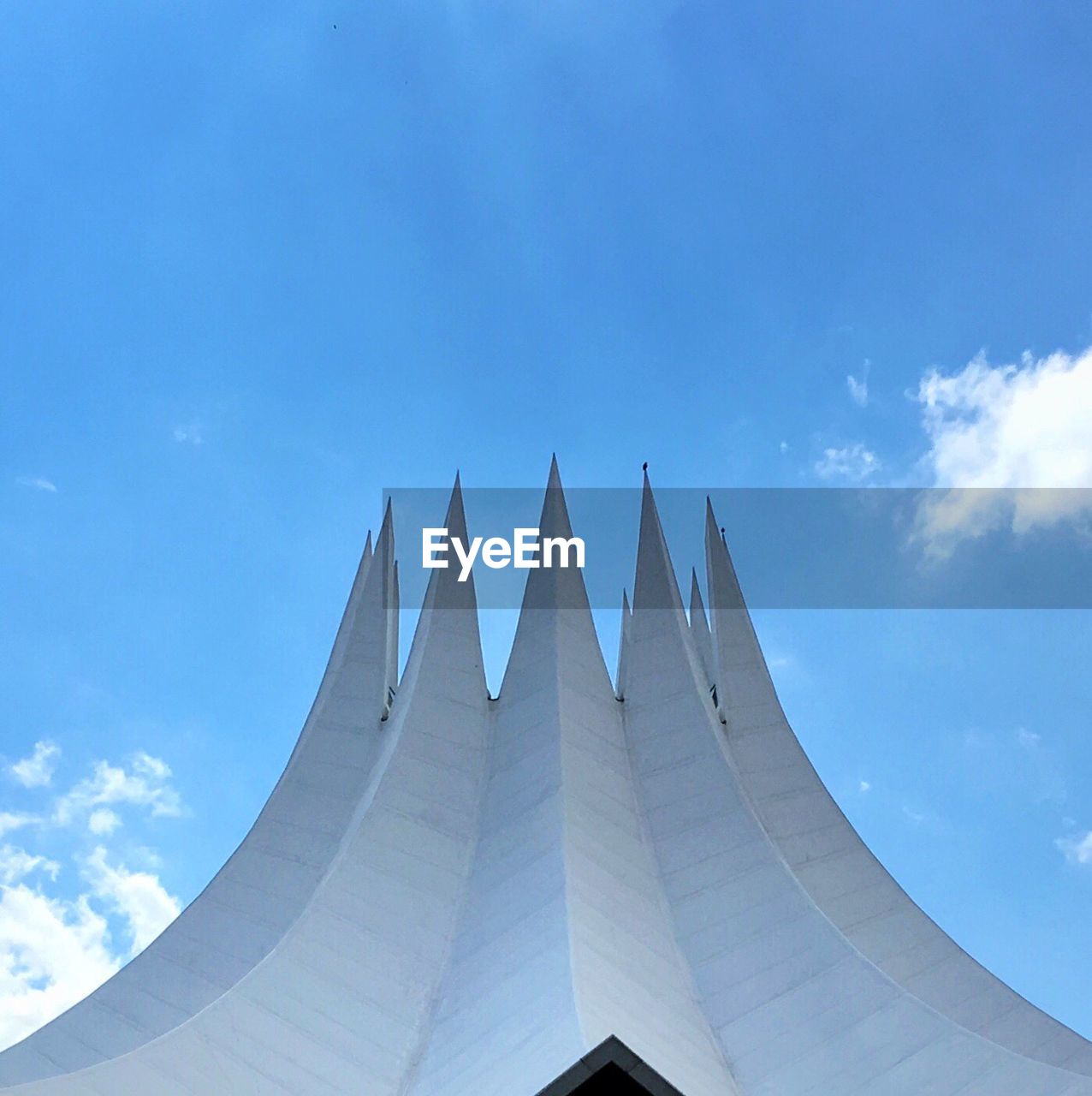 LOW ANGLE VIEW OF BUILT STRUCTURES AGAINST SKY