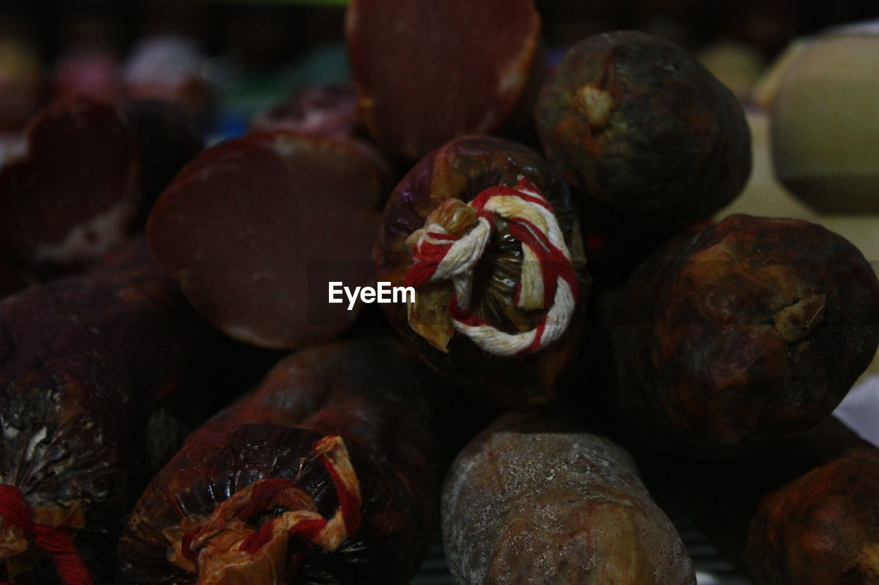 CLOSE-UP OF FRUITS IN PLATE