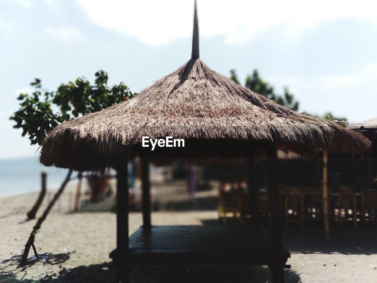 WOODEN STRUCTURE ON BEACH AGAINST SKY