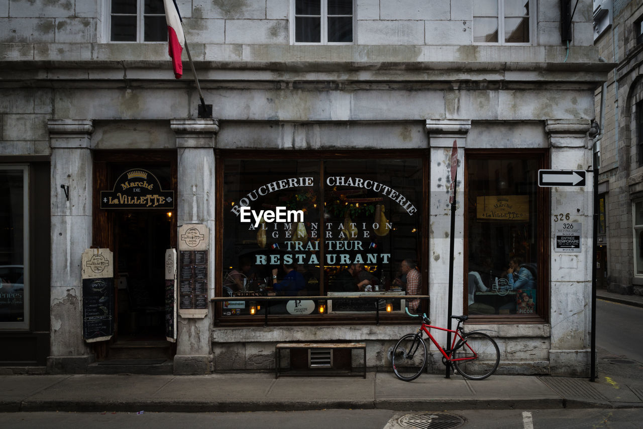 TEXT ON BICYCLE IN CITY