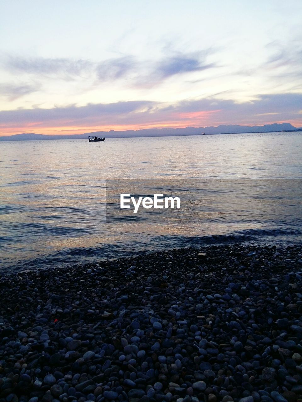 VIEW OF SEA AGAINST CLOUDY SKY