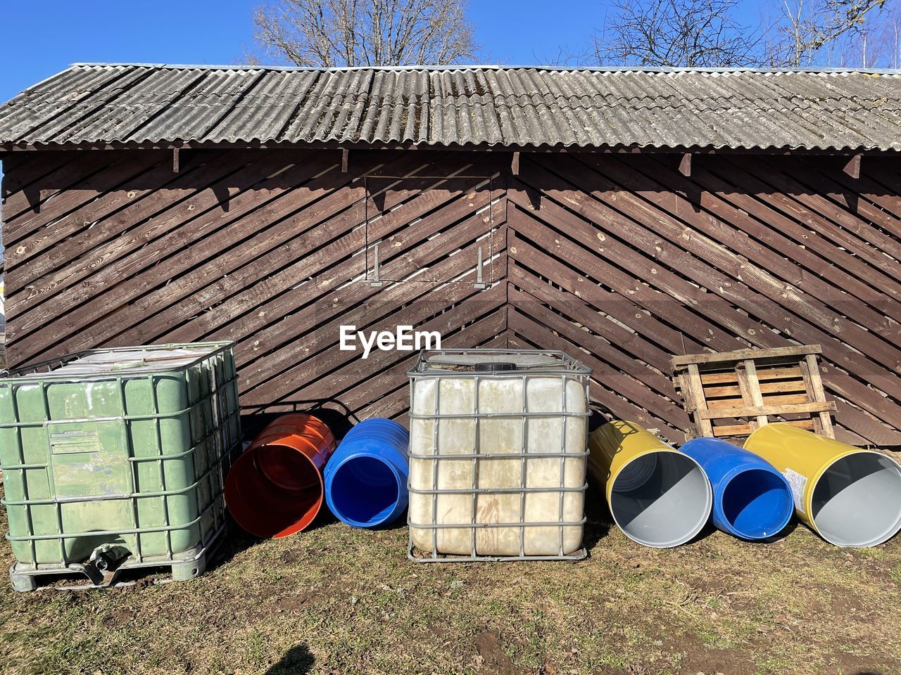 architecture, shed, built structure, day, nature, building exterior, no people, sky, building, outdoor structure, blue, sunlight, roof, clear sky, outdoors, barn, waste container, sunny