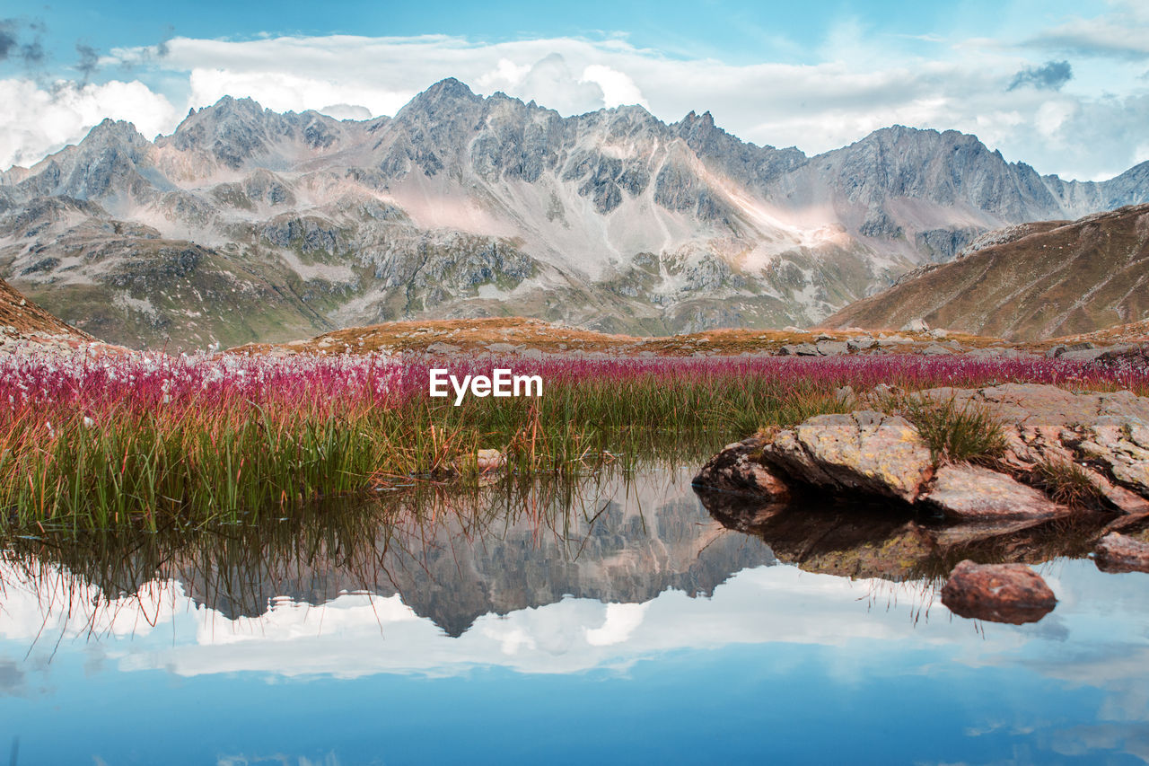 SCENIC VIEW OF LAKE AGAINST MOUNTAINS