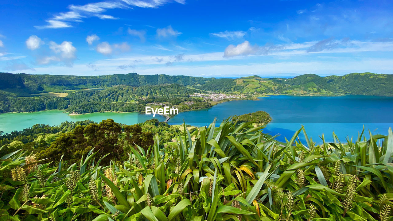 PANORAMIC VIEW OF SEA AND MOUNTAINS AGAINST SKY