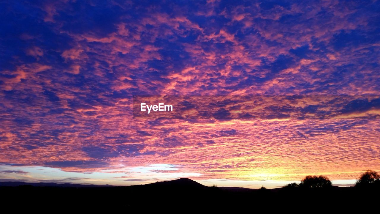 SCENIC VIEW OF DRAMATIC SKY