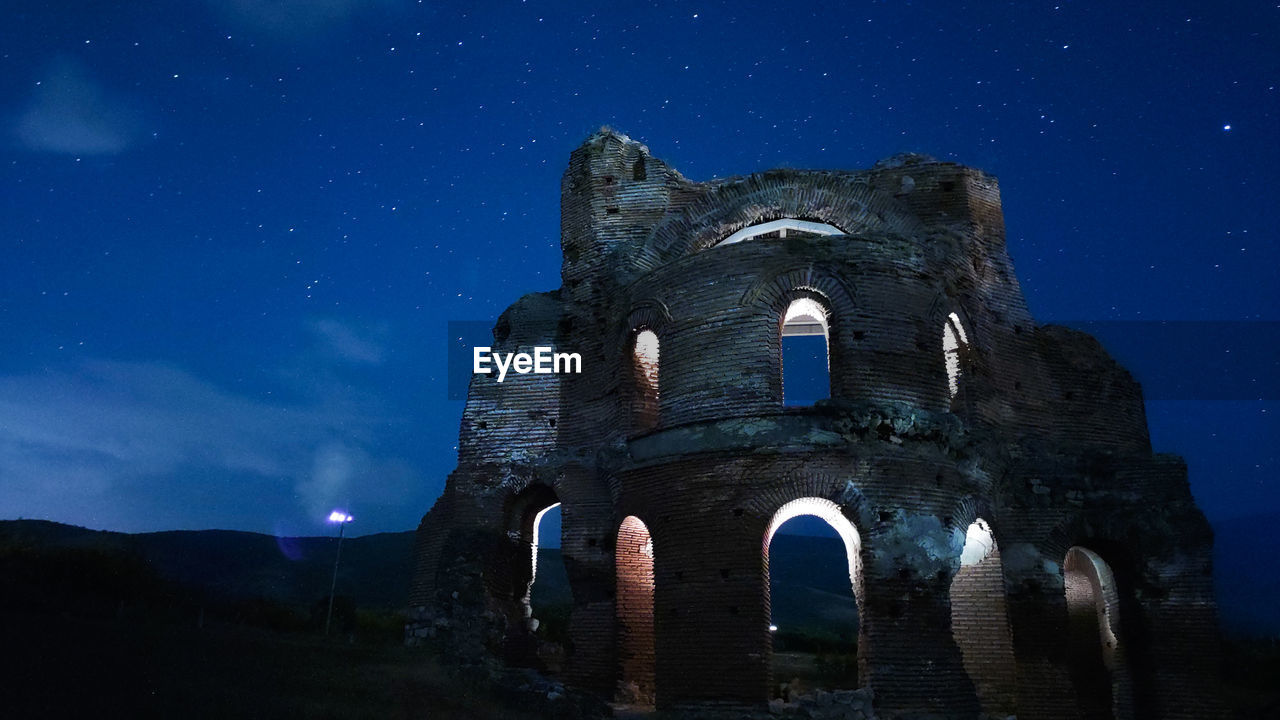 LOW ANGLE VIEW OF OLD BUILDING AT NIGHT