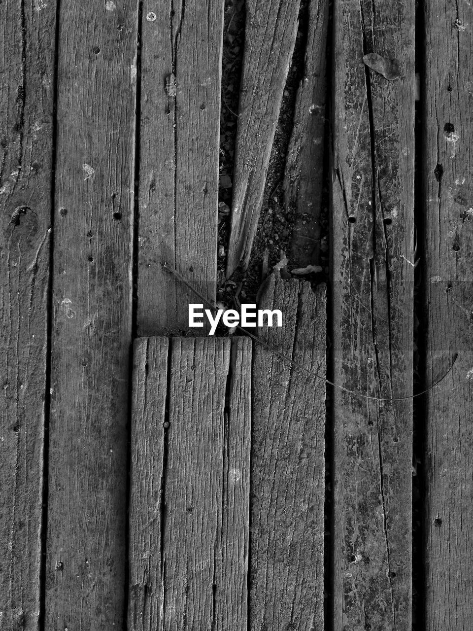 CLOSE-UP OF WOODEN PLANK