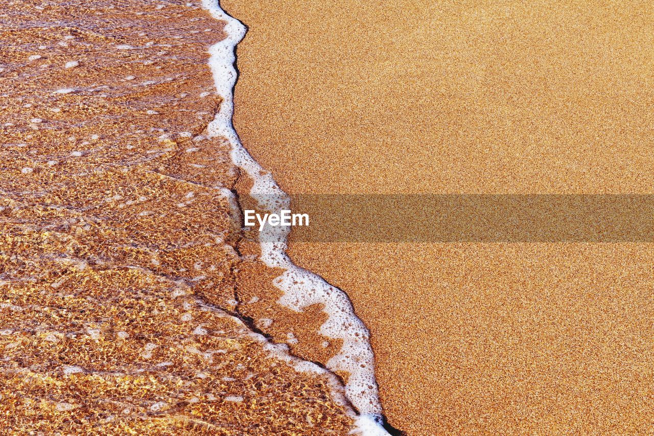 FULL FRAME SHOT OF ROCKS ON SHORE