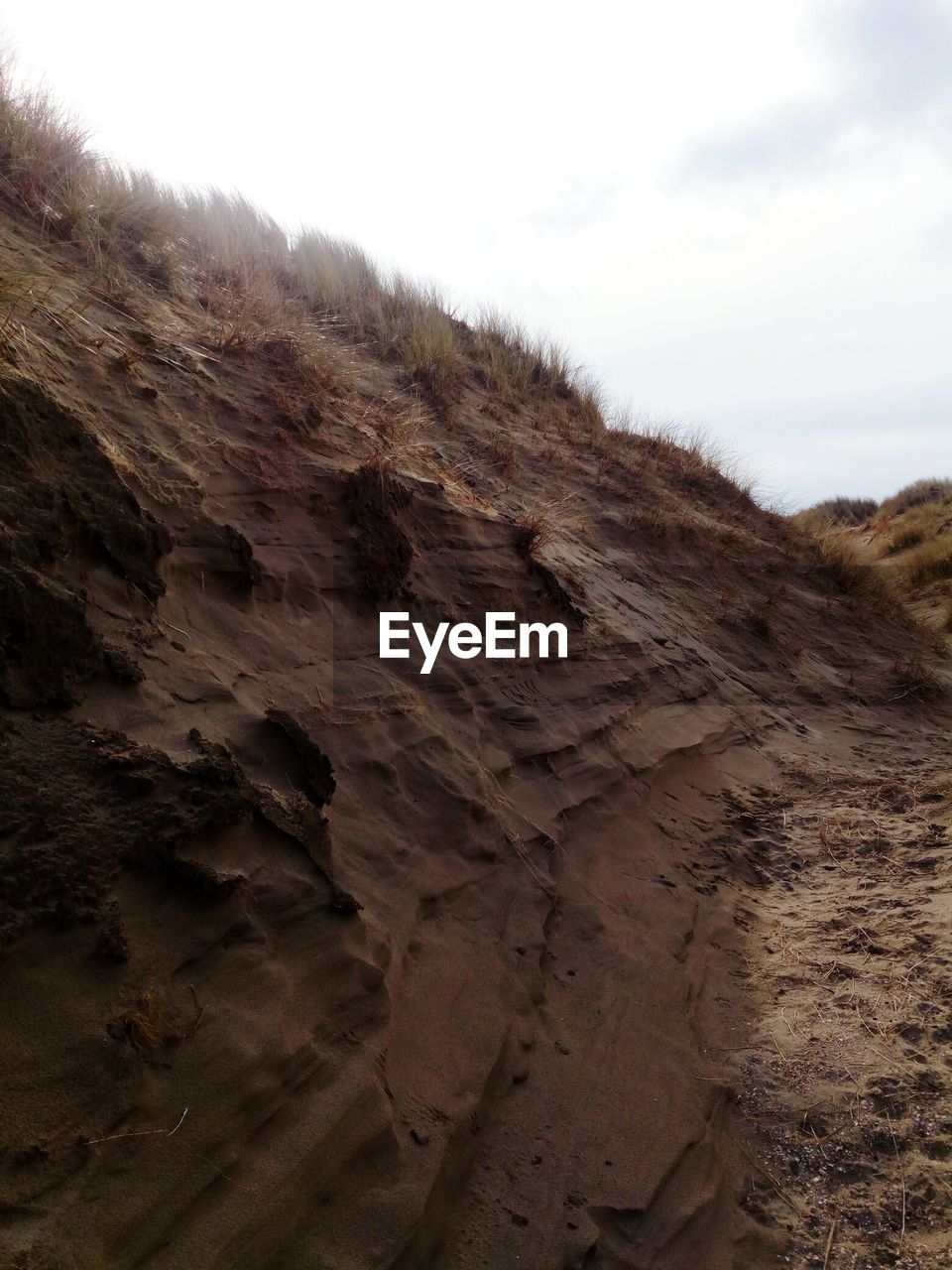 LOW ANGLE VIEW OF ROCK FORMATIONS ON LANDSCAPE AGAINST SKY