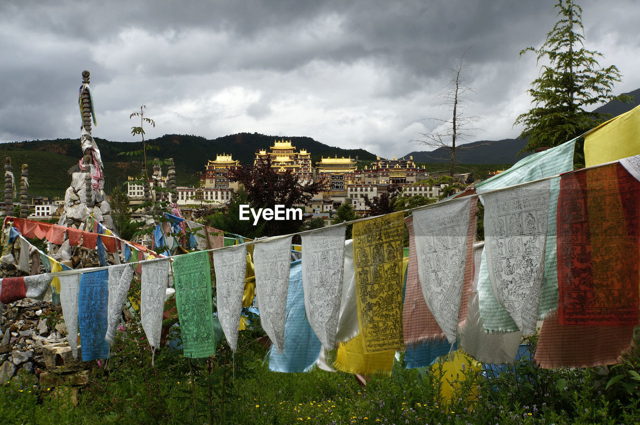 CLOTHES HANGING ON CLOTHESLINE AGAINST SKY