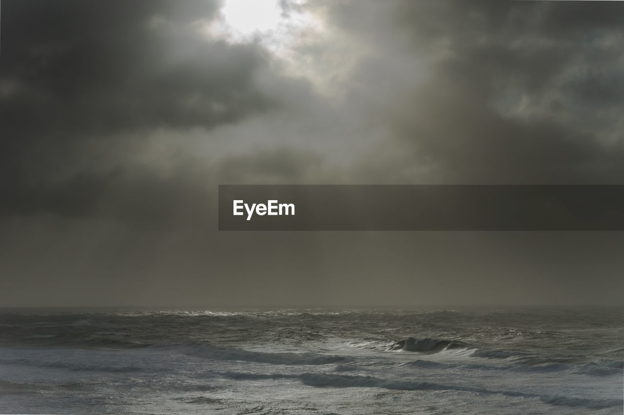 SCENIC VIEW OF SEA AGAINST STORM CLOUD