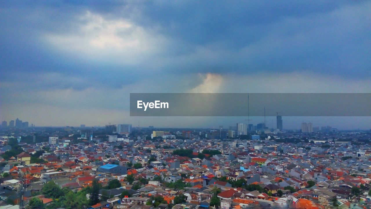 HIGH ANGLE VIEW OF CITY AGAINST SKY