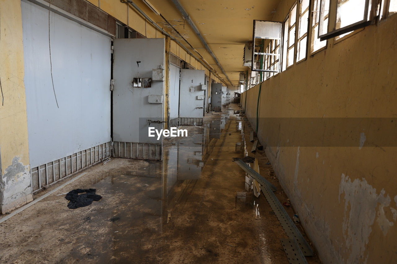 architecture, building, indoors, built structure, wall, floor, abandoned, wall - building feature, no people, room, damaged, old, dirt, industry, domestic room, rundown, house, punishment, destruction