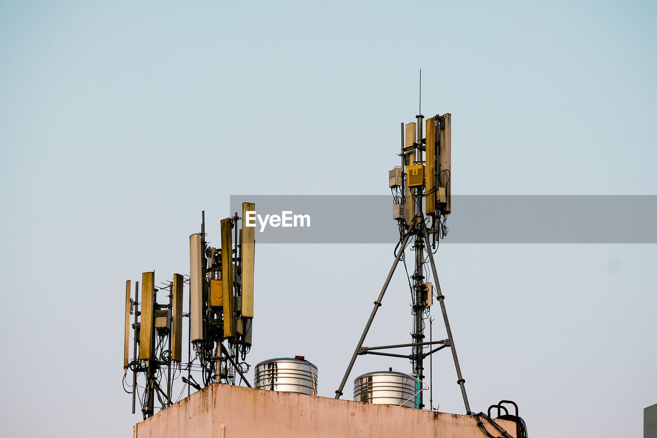 LOW ANGLE VIEW OF CRANES AGAINST SKY