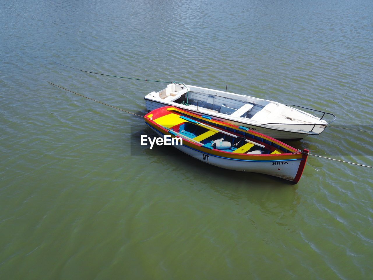 HIGH ANGLE VIEW OF BOAT MOORED AT SHORE