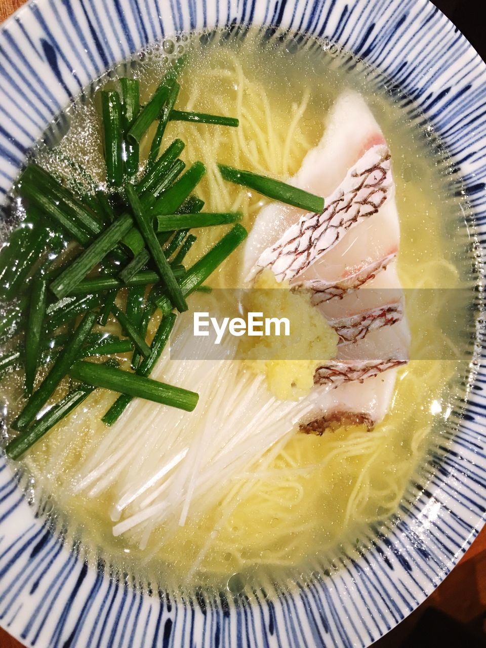 CLOSE-UP OF FOOD IN BOWL