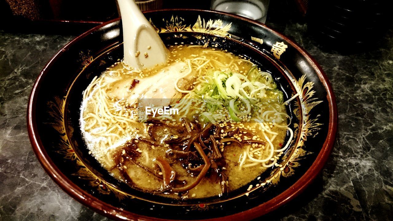 CLOSE-UP OF SOUP IN BOWL