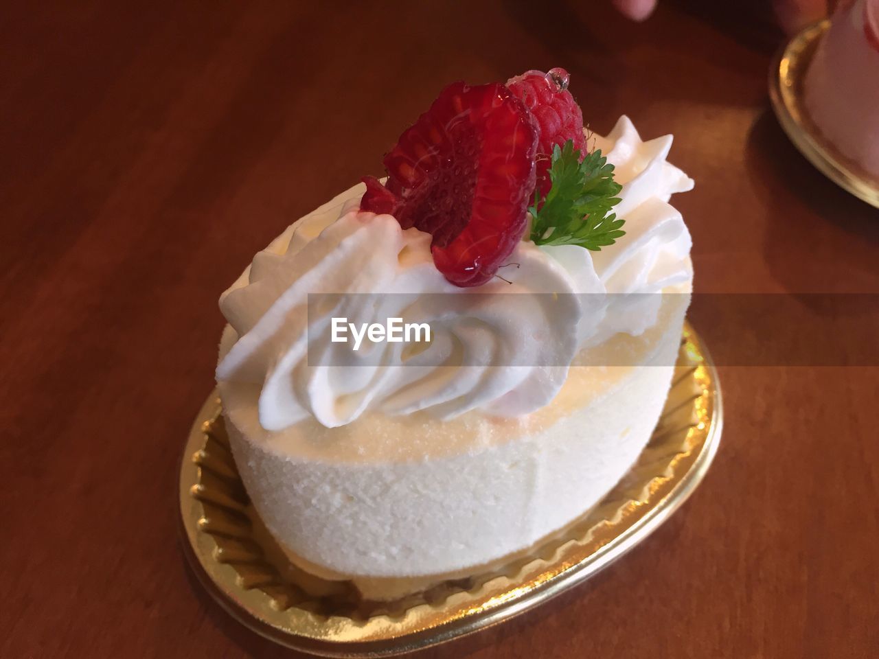 CLOSE-UP OF ICE CREAM ON TABLE