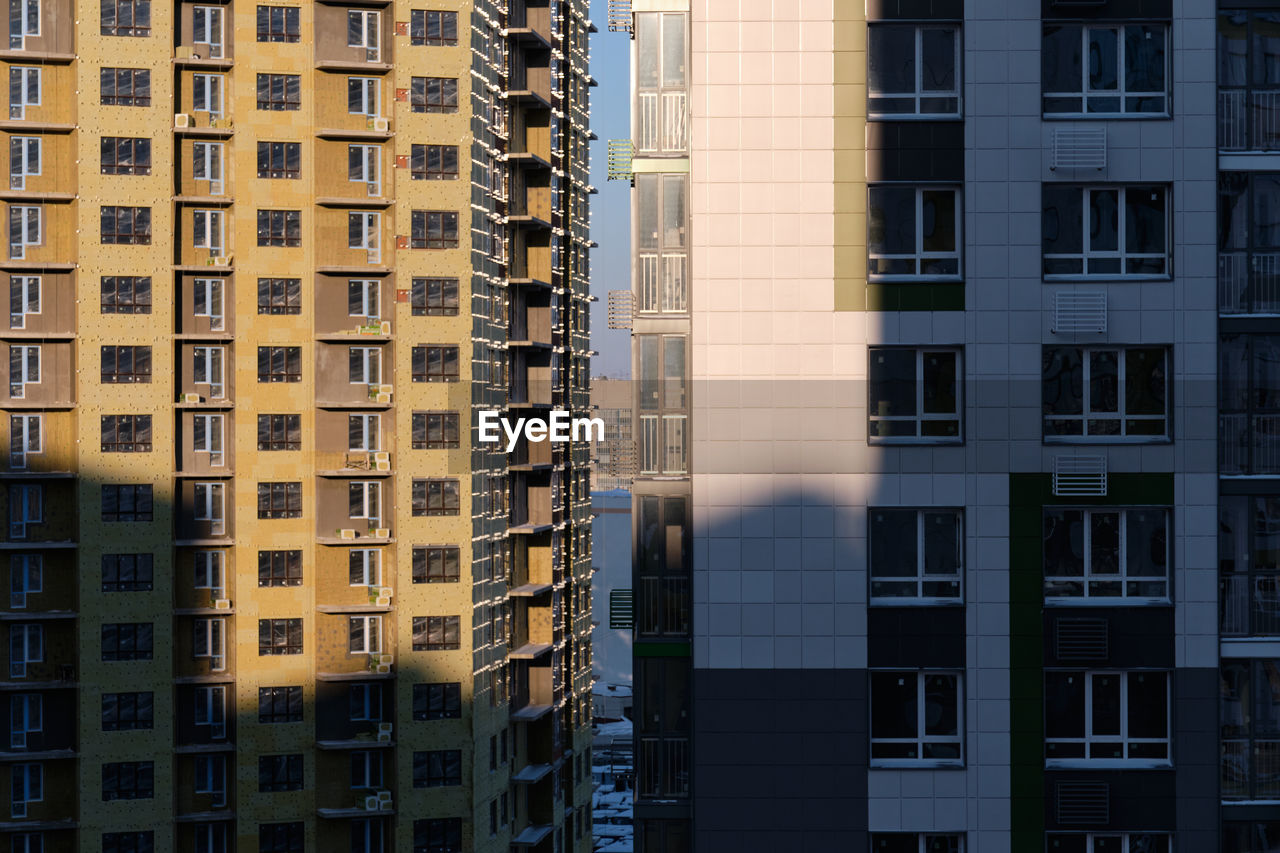 EXTERIOR OF MODERN BUILDING