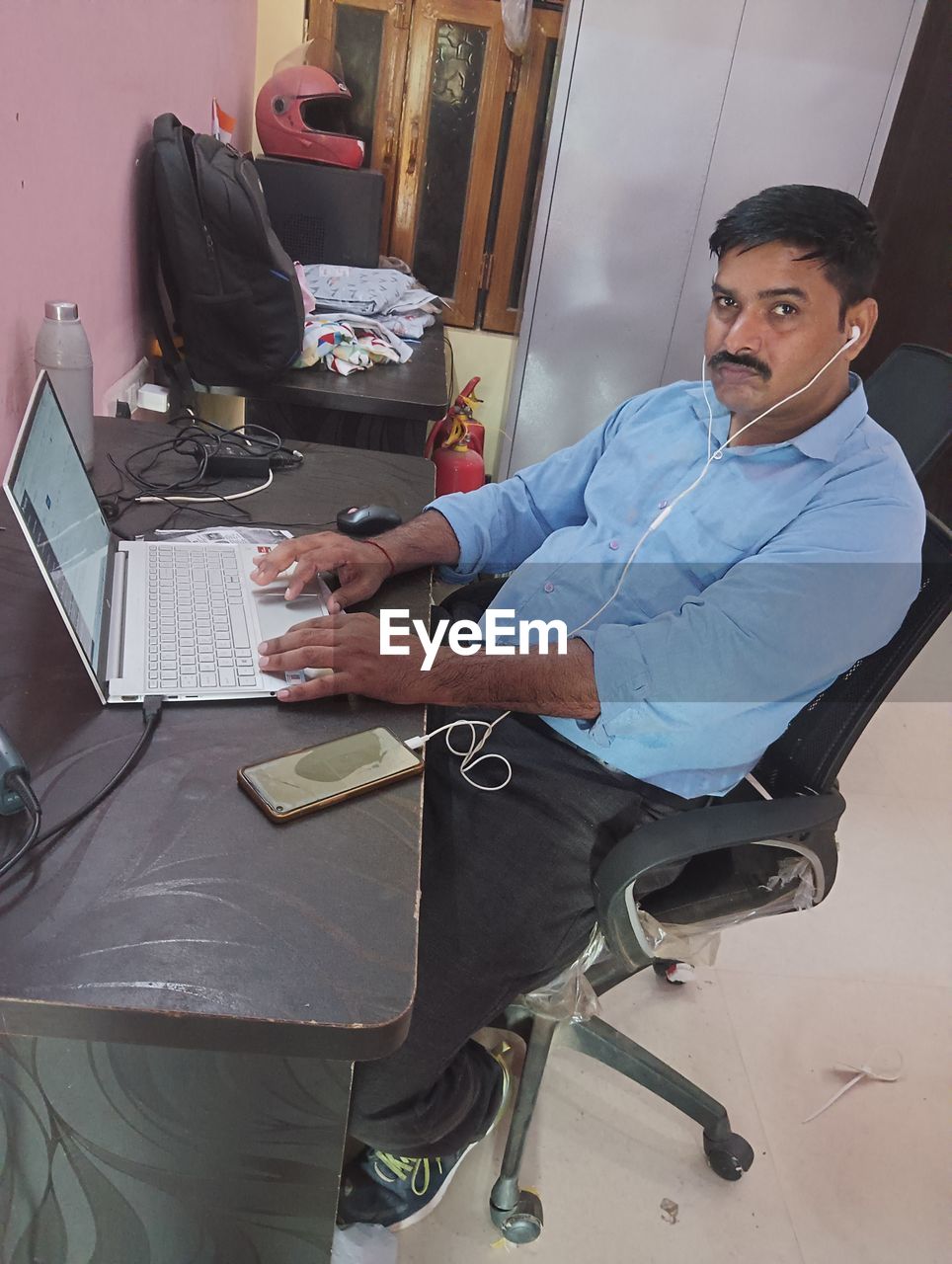 adult, technology, computer, wireless technology, men, business finance and industry, business, communication, laptop, sitting, one person, indoors, office, occupation, working, businessman, office chair, using laptop, person, furniture, using computer, telephone, convenience, internet, chair, desk, computer network, portability, table, businesswear, full length, seat, clothing, computer equipment, mature adult, looking, casual clothing