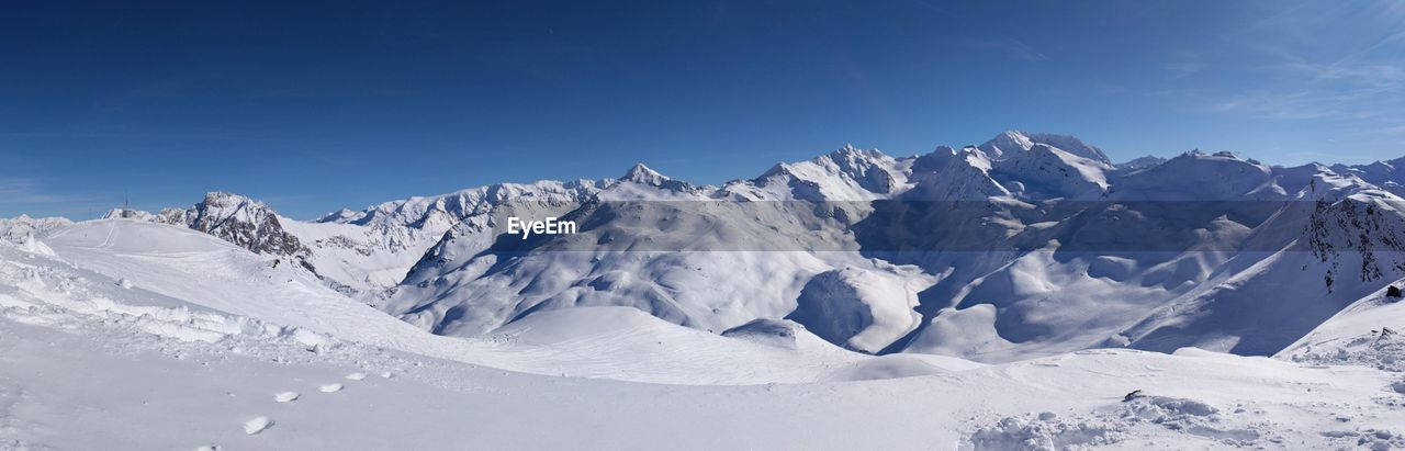 MAJESTIC SNOWCAPPED MOUNTAINS AGAINST CLEAR BLUE SKY