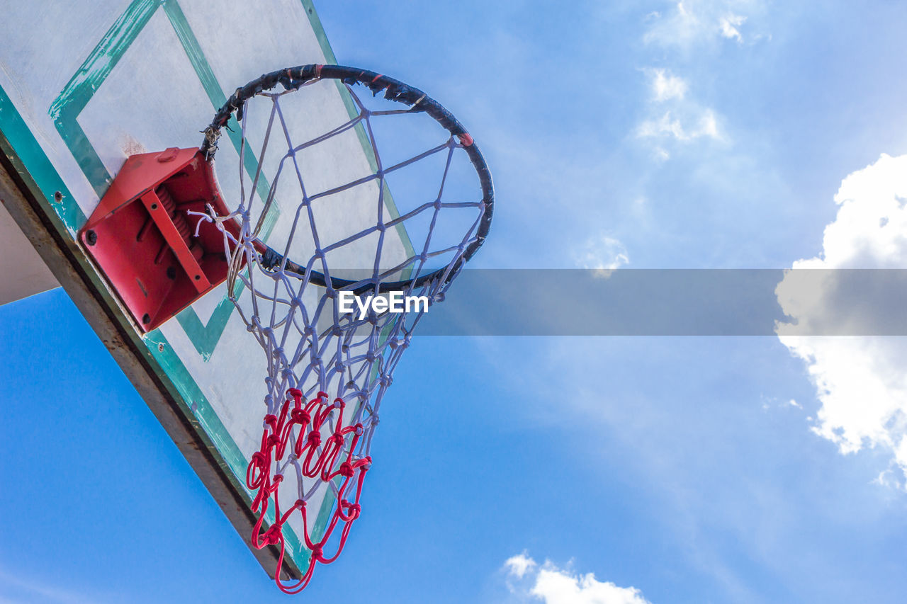 LOW ANGLE VIEW OF BASKETBALL COURT AGAINST SKY