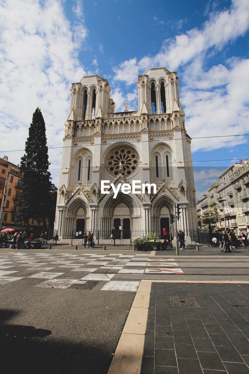 VIEW OF CATHEDRAL IN CITY